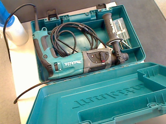 MAKITA HR2470F HAMMER DRILL