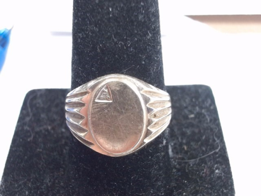 Lady's Gold Ring 10K Yellow Gold 5.6g