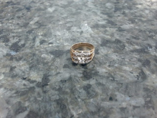 Lady's Diamond Cluster Ring 9 Diamonds .10 Carat T.W. 14K Yellow Gold 5.15g