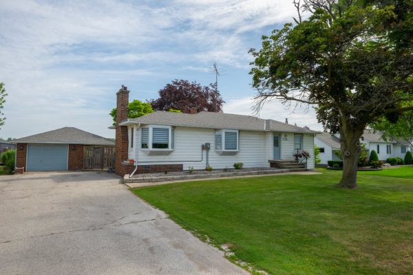 13.3 ACRE FARM FOR SALE 710 Seacliff Drive, Kingsville, Ontario