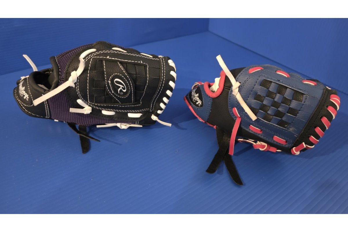 Spalding Gloves for 7 year & 12 year olds