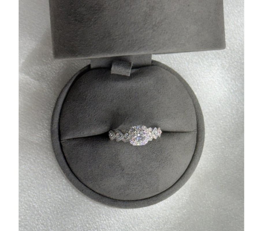 Vera Wang Love Collection Engagment ring with paperwork