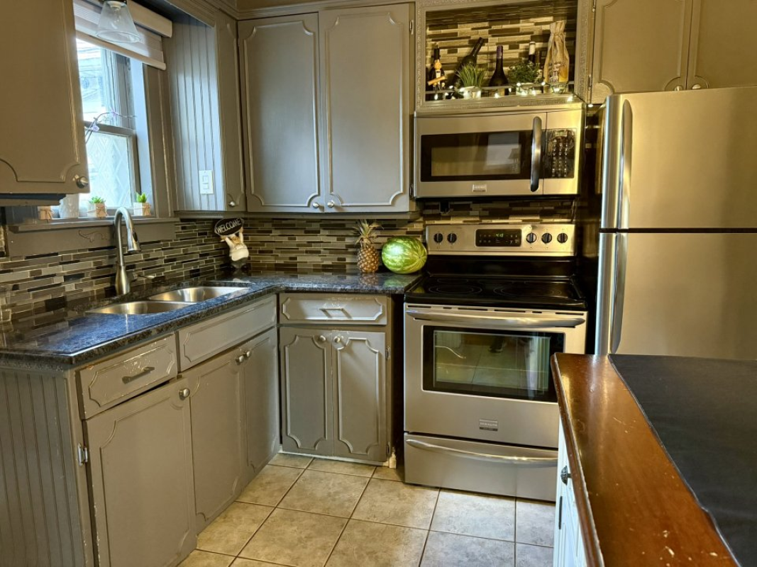 For Sale: 5-bedroom, 2-bath 1614 Church St Windsor ON N8X1V5