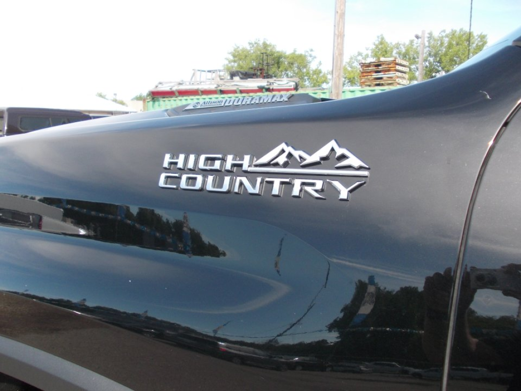 2021Chevrolet Silverado High Country Diesel 2500HD pickup