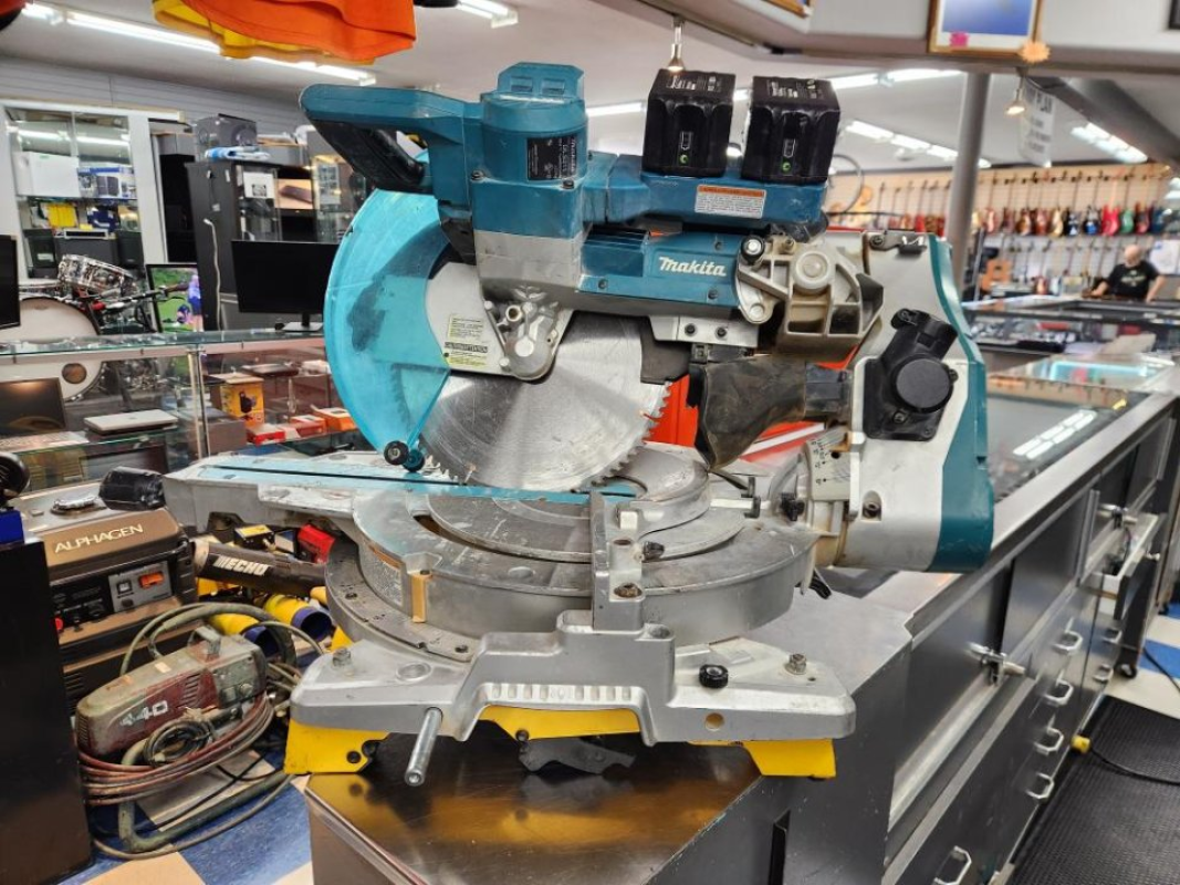 MAKITA MITER SAW DLS211Z