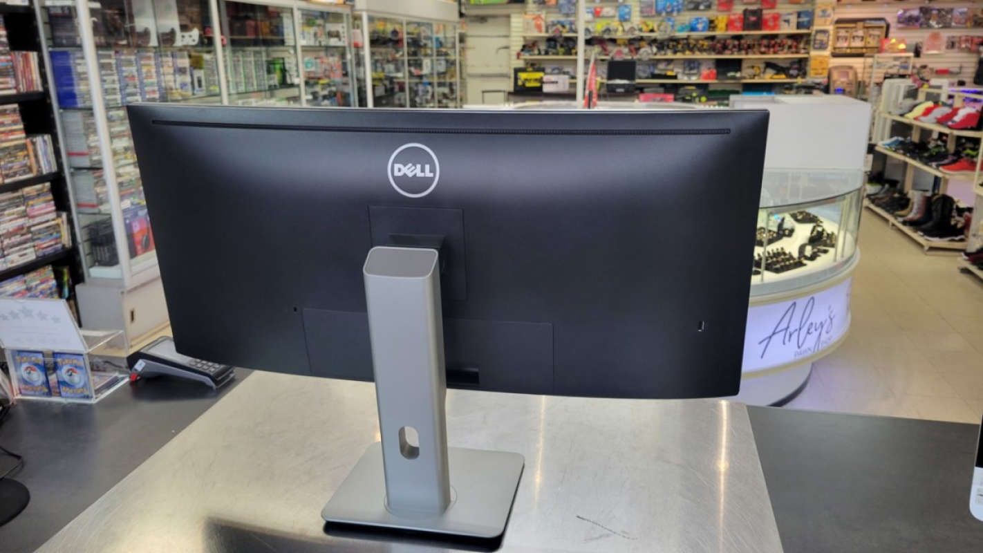 Dell UltraSharp 32" curved monitor