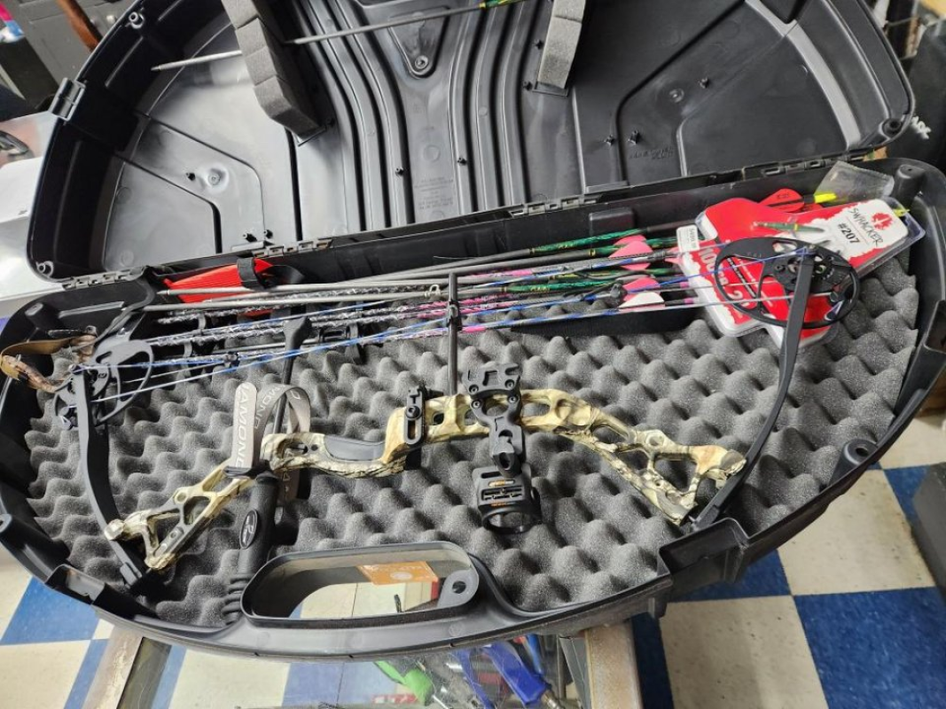 DIAMOND INFINITE BOW, CASE, ARROWS, and ACCESSORIES