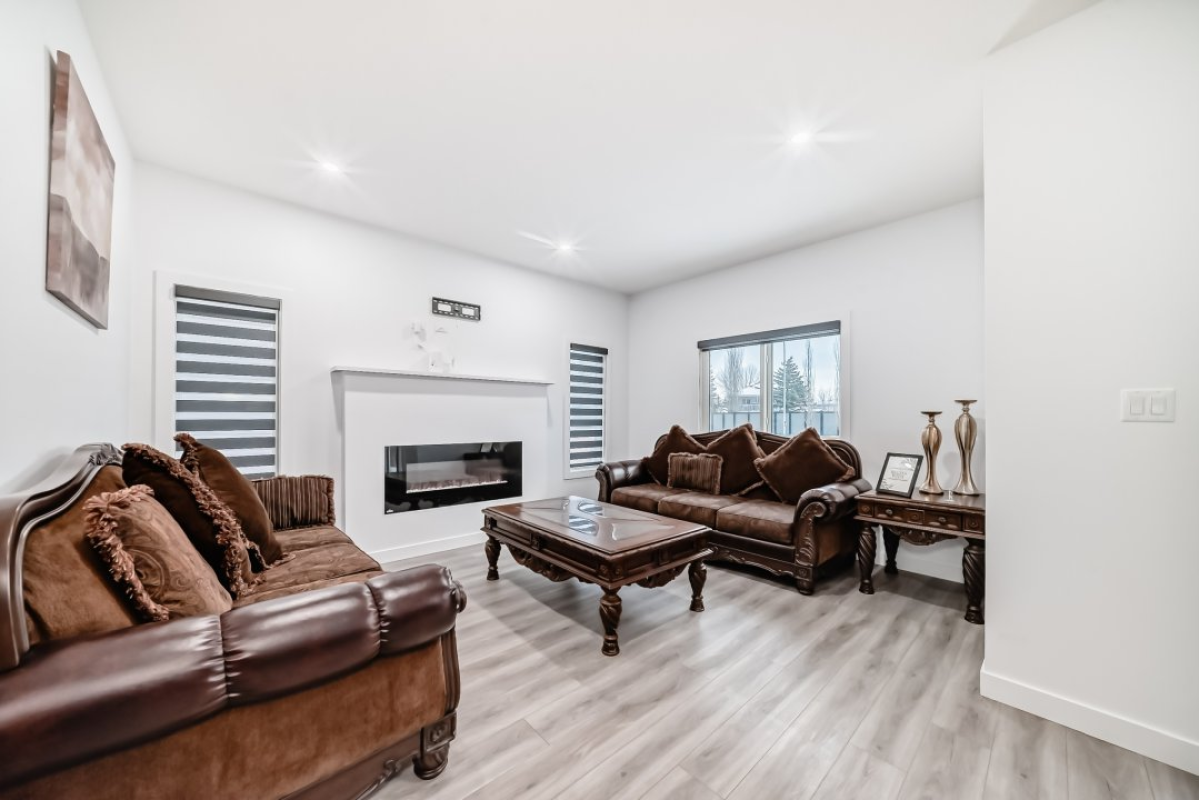 4 BEDROOMS AND 3.5 BATH HOUSE (FINISHED BASEMENT) FOR SALE IN LEDUC AB