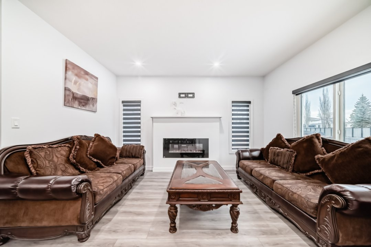 4 BEDROOMS AND 3.5 BATH HOUSE (FINISHED BASEMENT) FOR SALE IN LEDUC AB