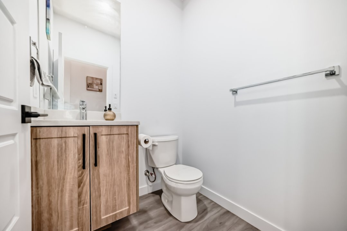 4 BEDROOMS AND 3.5 BATH HOUSE (FINISHED BASEMENT) FOR SALE IN LEDUC AB