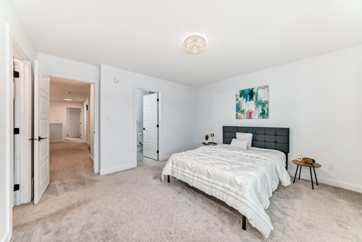 4 BEDROOMS AND 3.5 BATH HOUSE (FINISHED BASEMENT) FOR SALE IN LEDUC AB