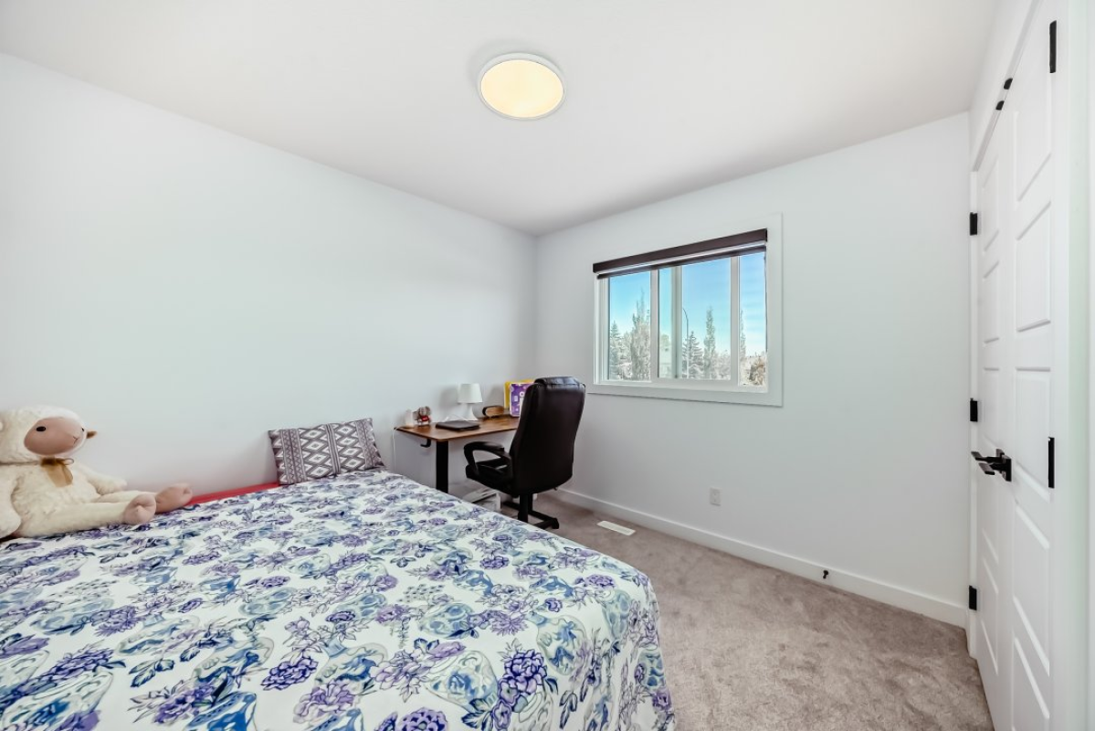4 BEDROOMS AND 3.5 BATH HOUSE (FINISHED BASEMENT) FOR SALE IN LEDUC AB