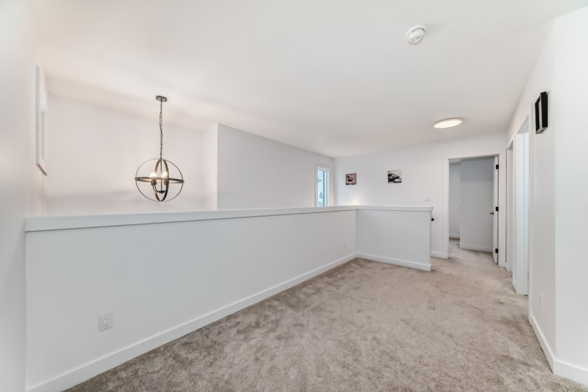 4 BEDROOMS AND 3.5 BATH HOUSE (FINISHED BASEMENT) FOR SALE IN LEDUC AB