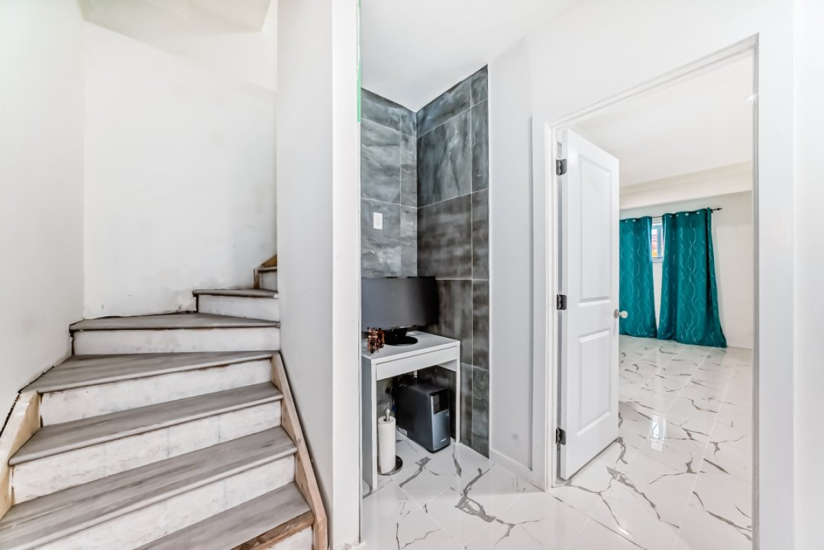 4 BEDROOMS AND 3.5 BATH HOUSE (FINISHED BASEMENT) FOR SALE IN LEDUC AB