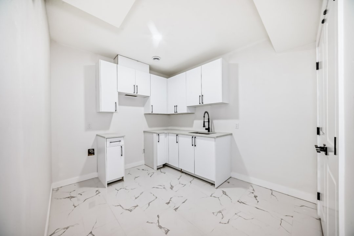 4 BEDROOMS AND 3.5 BATH HOUSE (FINISHED BASEMENT) FOR SALE IN LEDUC AB