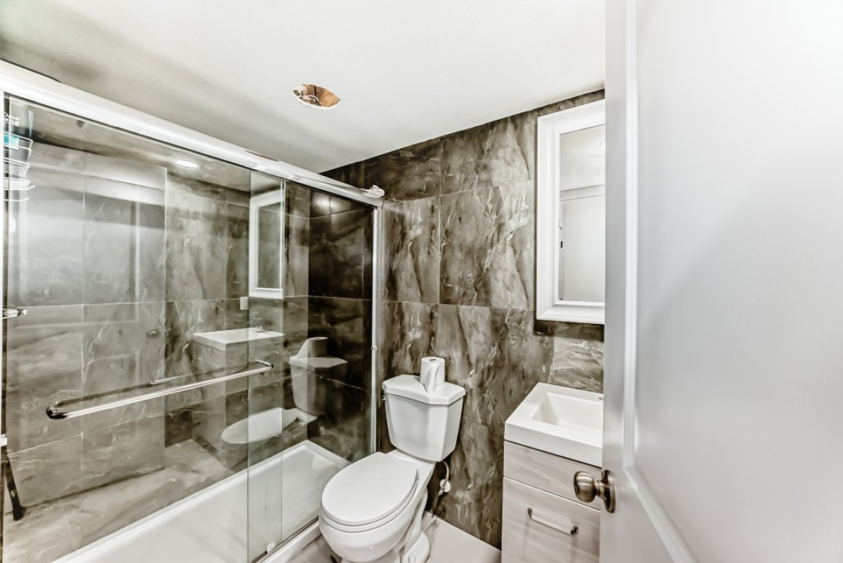 4 BEDROOMS AND 3.5 BATH HOUSE (FINISHED BASEMENT) FOR SALE IN LEDUC AB