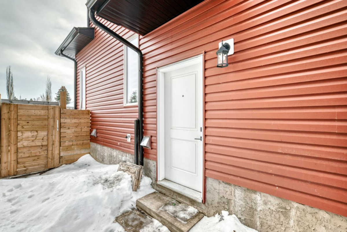 4 BEDROOMS AND 3.5 BATH HOUSE (FINISHED BASEMENT) FOR SALE IN LEDUC AB