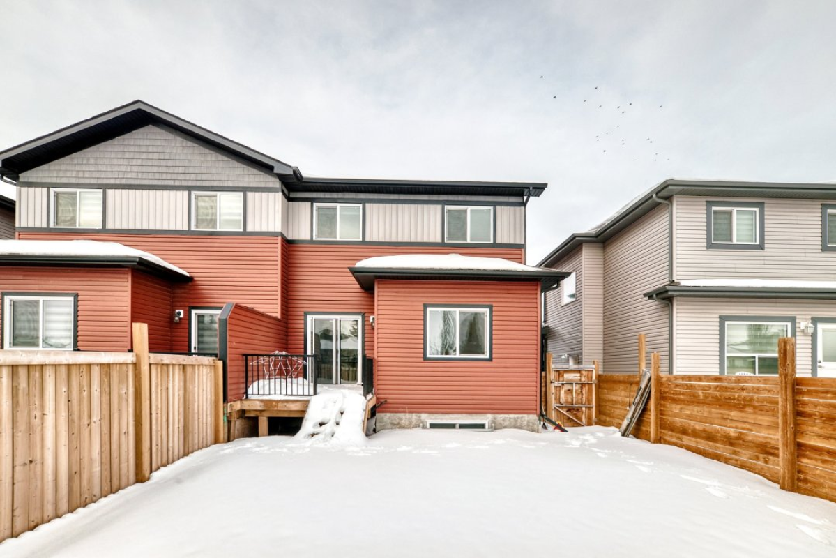 4 BEDROOMS AND 3.5 BATH HOUSE (FINISHED BASEMENT) FOR SALE IN LEDUC AB