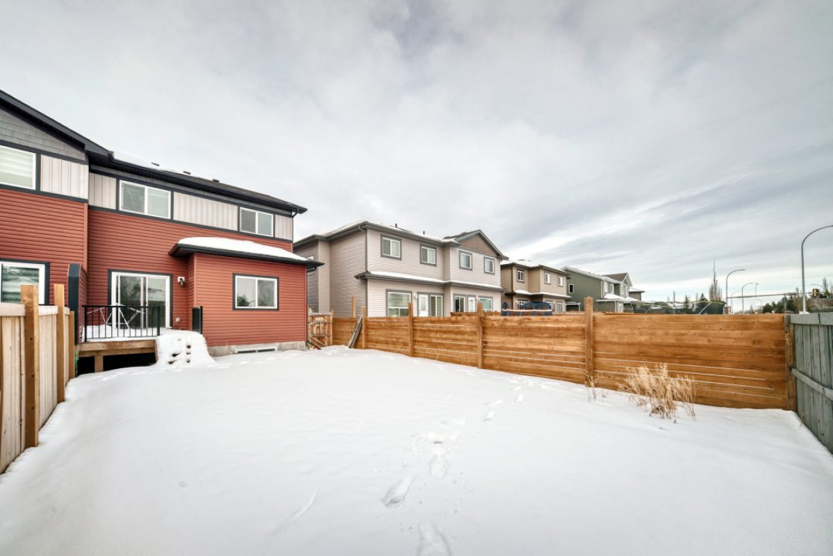 4 BEDROOMS AND 3.5 BATH HOUSE (FINISHED BASEMENT) FOR SALE IN LEDUC AB