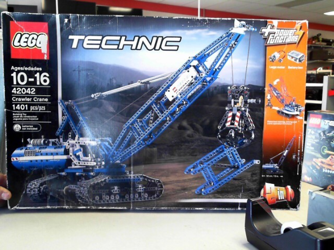Lego 42042 Crawler Crane 1401 Pc's Box a little damaged, all bags sealed