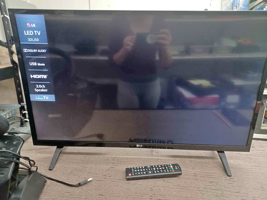 LG 32IN TV W/REMOTE