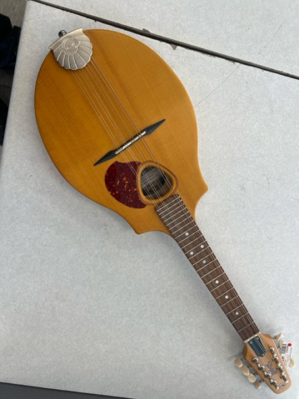 MANDOLIN