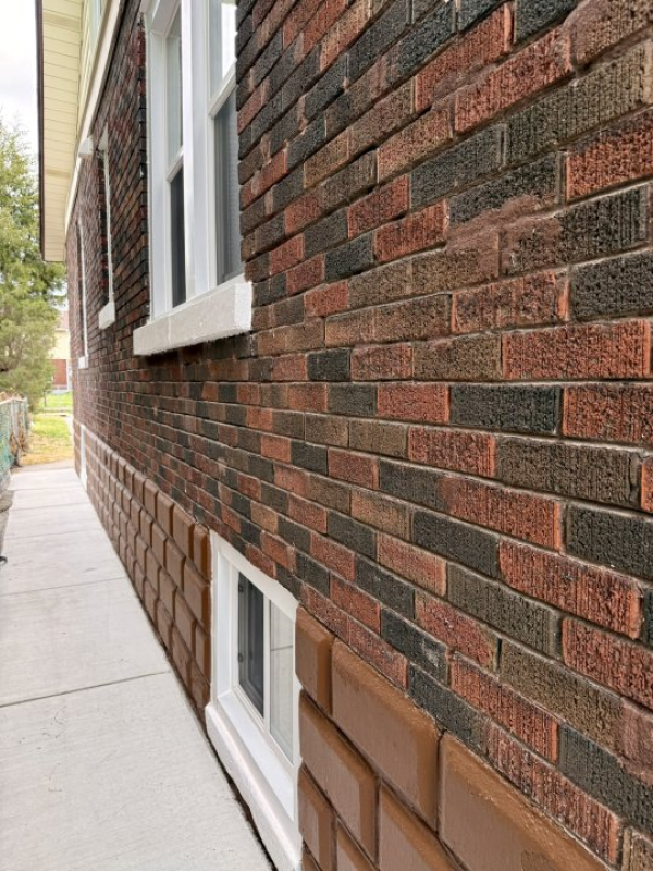 For Sale Home 6-Bed, 3- Four Piece Baths, 2 Kitchens, 2 Laundry - 1422 Elsmere Ave, Windsor, ON