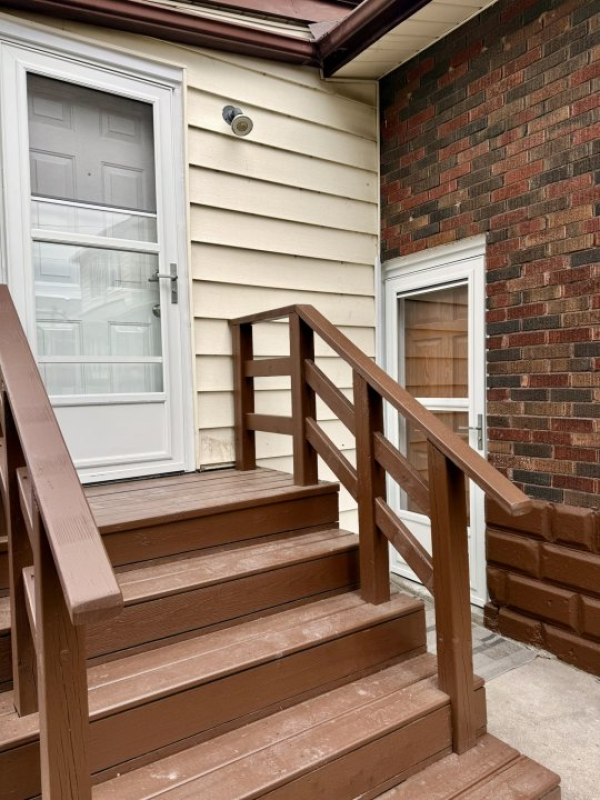 For Sale Home 6-Bed, 3- Four Piece Baths, 2 Kitchens, 2 Laundry - 1422 Elsmere Ave, Windsor, ON