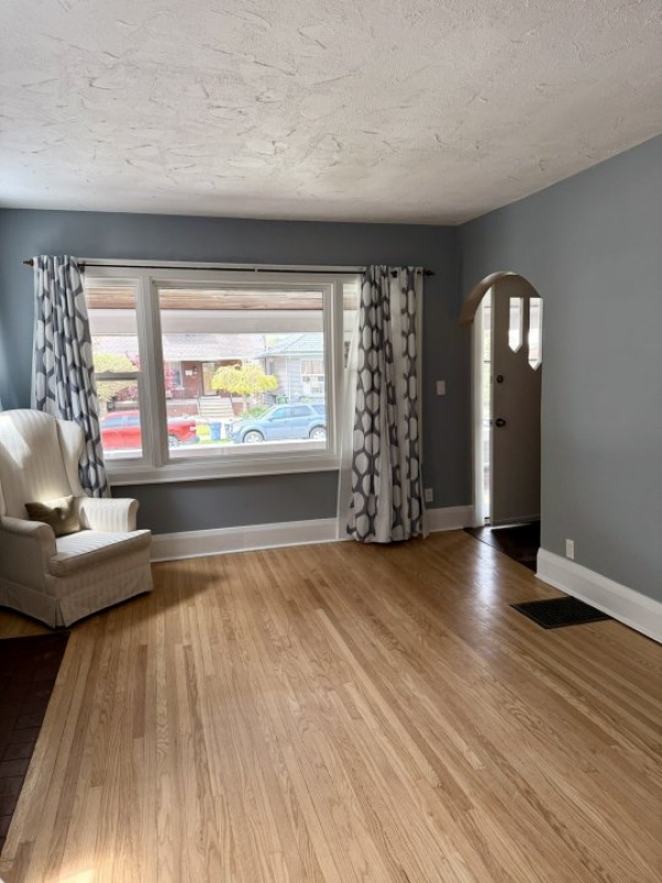 For Sale Home 6-Bed, 3- Four Piece Baths, 2 Kitchens, 2 Laundry - 1422 Elsmere Ave, Windsor, ON