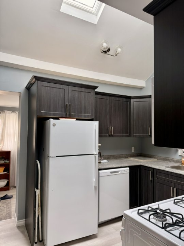 For Sale Home 6-Bed, 3- Four Piece Baths, 2 Kitchens, 2 Laundry - 1422 Elsmere Ave, Windsor, ON