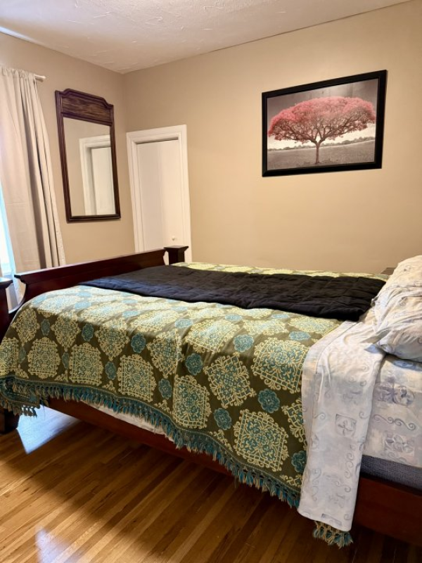 For Sale Home 6-Bed, 3- Four Piece Baths, 2 Kitchens, 2 Laundry - 1422 Elsmere Ave, Windsor, ON