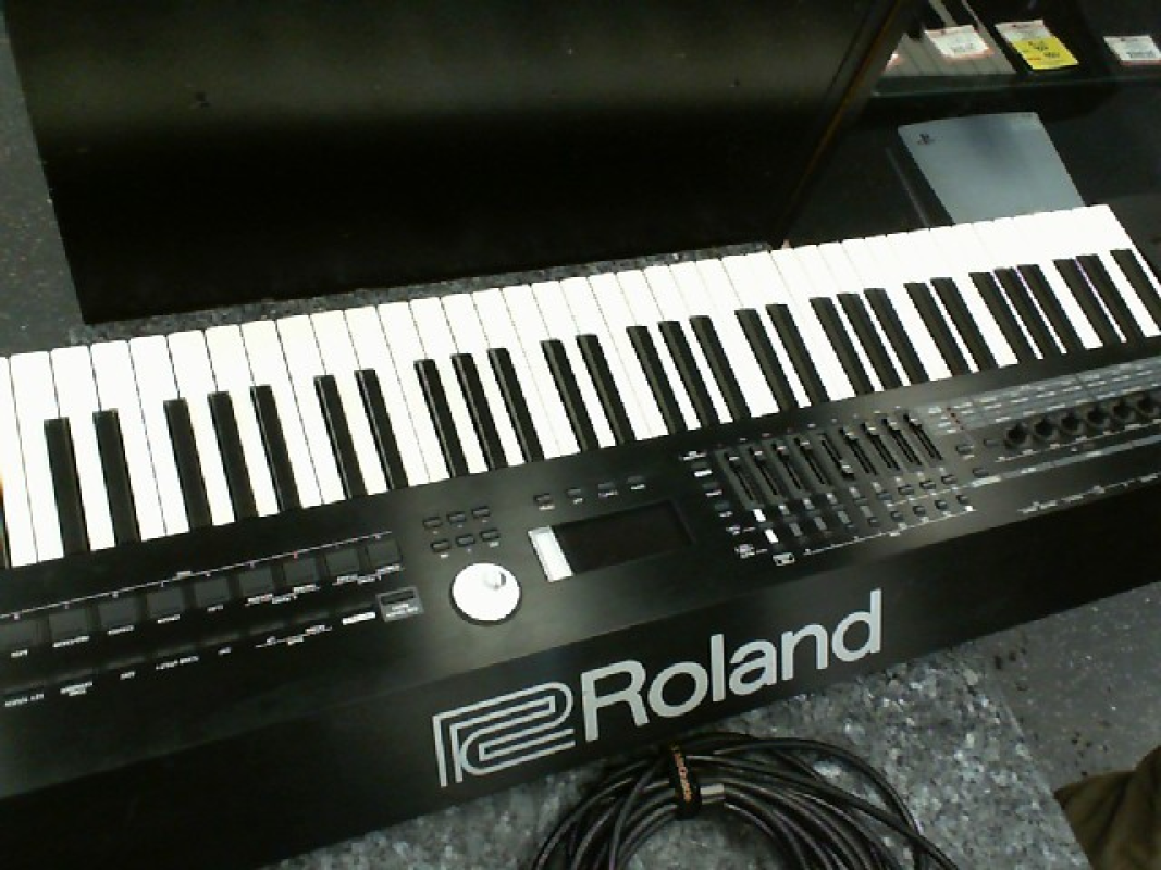 ROLAND RD-2000 STAGE PIANO