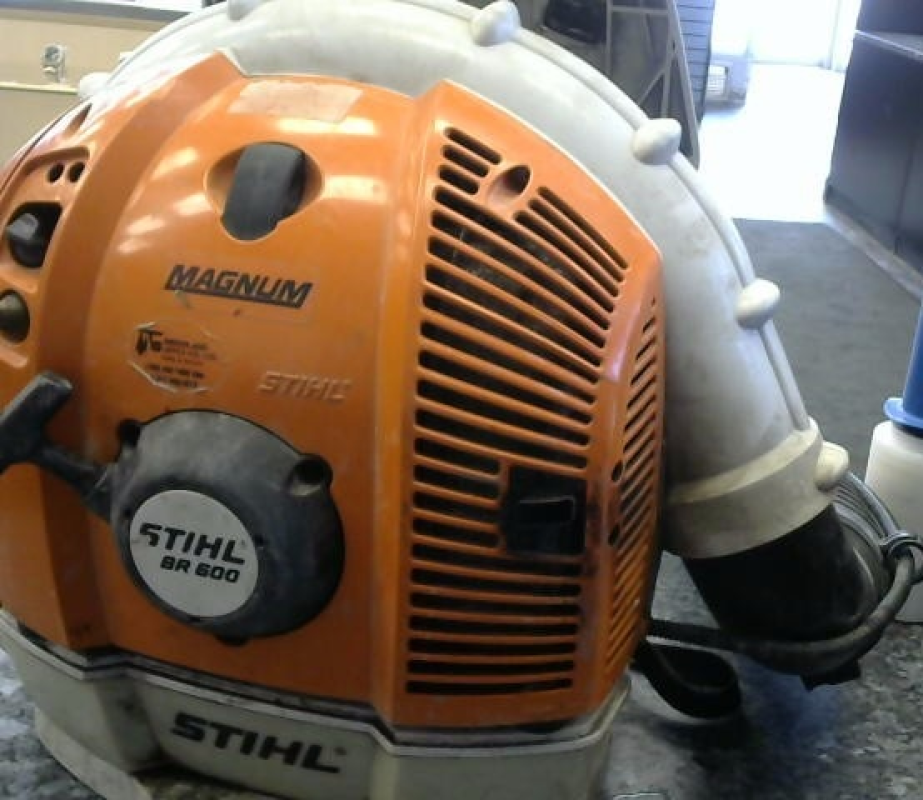 STIHL LEAF BLOWER BR600