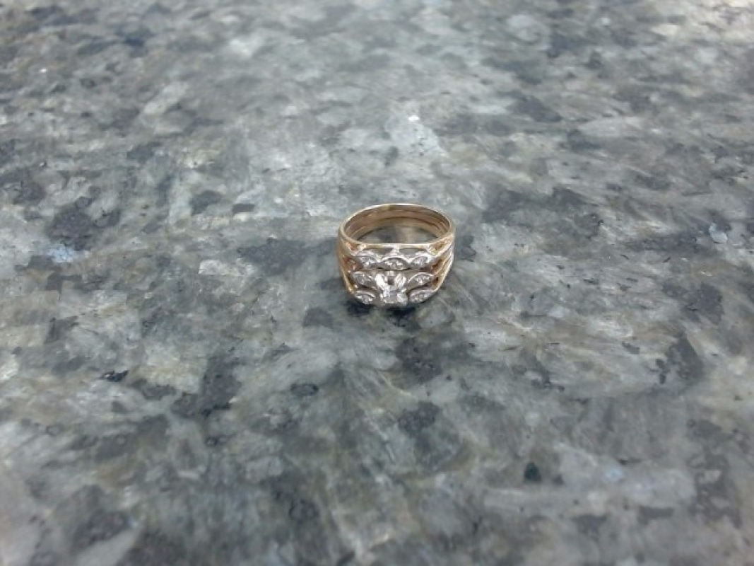 Lady's Diamond Cluster Ring 9 Diamonds .10 Carat T.W. 14K Yellow Gold 5.15g