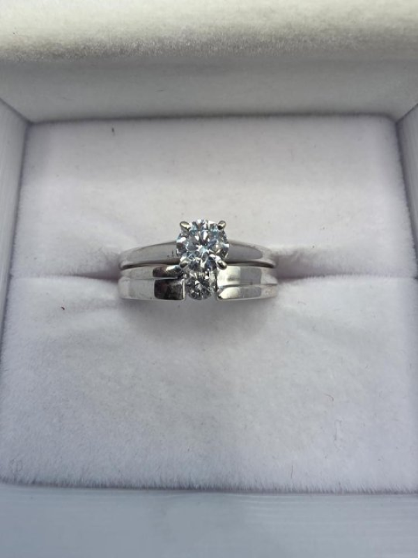 White Stone Lady's Stone Ring 18K White Gold 4.65g