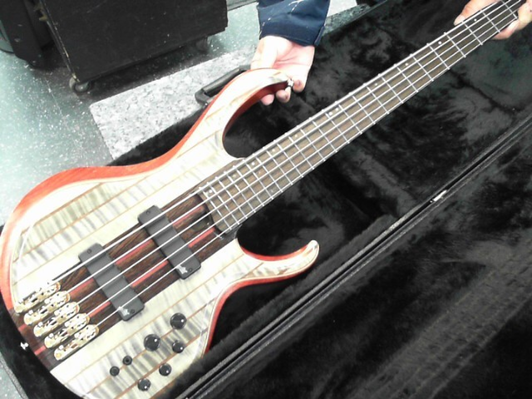 IBANEZ PREMIUM BTB1935 5-STRING BASS GUITAR