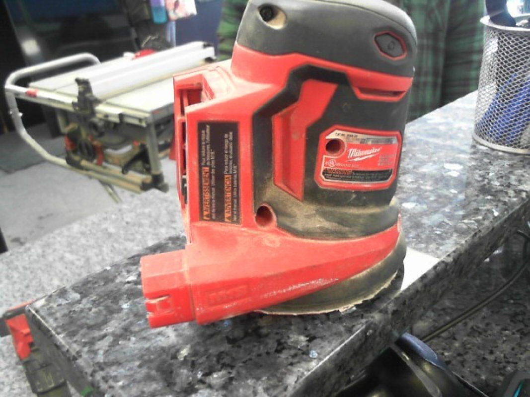 MILWAUKEE RANDOM ORBIT SANDER- BARE TOOL