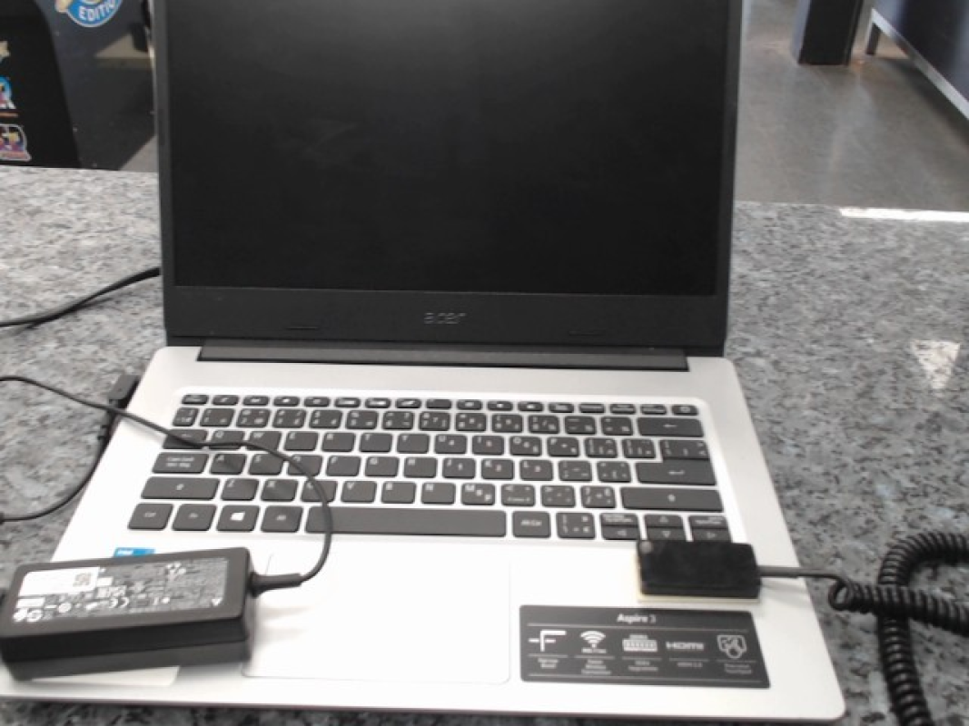 8 GB ACER LAPTOP ASPIRE 3 W/CHARGER