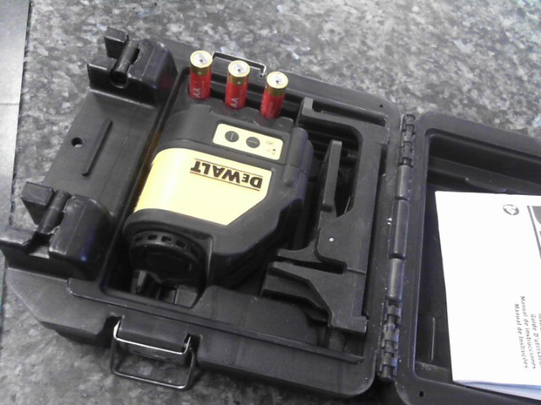 DEWALT LASER LEVEL DW088CG