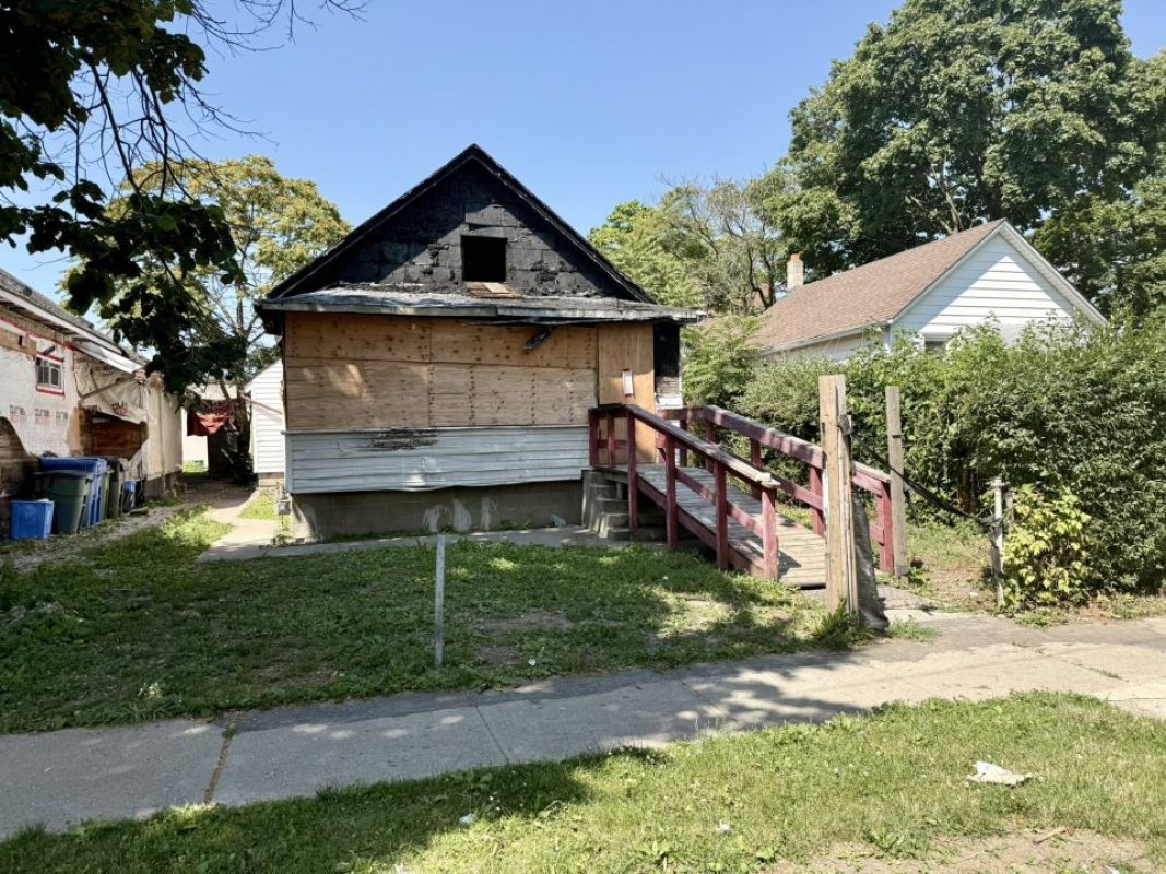 3 Bed, 1 Bath Windsor ON🚨 INVESTOR & CONTRACTOR ALERT – PRIME DOWNTOWN WINDSOR OPPORTUNITY! 🚨