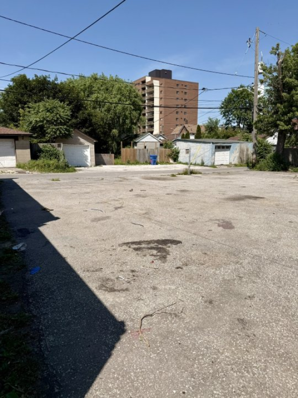 3 Bed, 1 Bath Windsor ON🚨 INVESTOR & CONTRACTOR ALERT – PRIME DOWNTOWN WINDSOR OPPORTUNITY! 🚨
