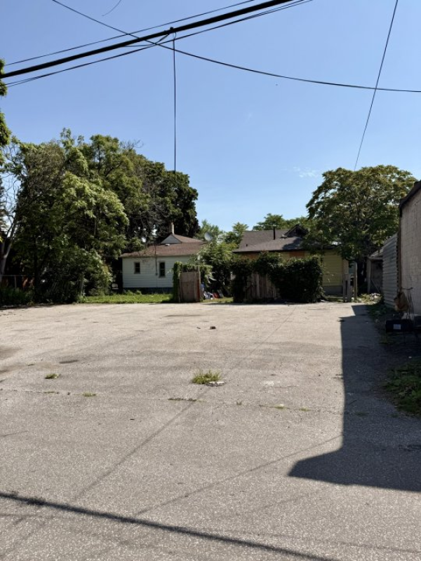 3 Bed, 1 Bath Windsor ON🚨 INVESTOR & CONTRACTOR ALERT – PRIME DOWNTOWN WINDSOR OPPORTUNITY! 🚨