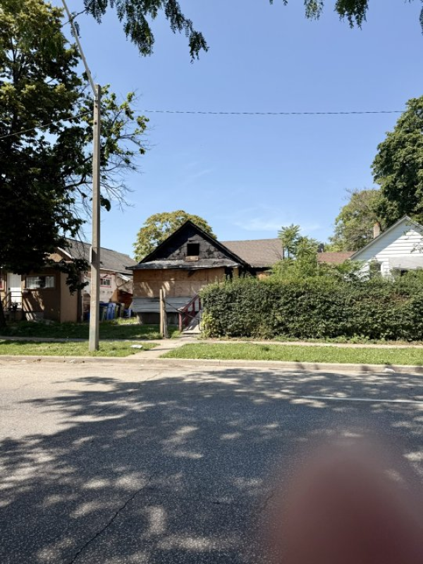 3 Bed, 1 Bath Windsor ON🚨 INVESTOR & CONTRACTOR ALERT – PRIME DOWNTOWN WINDSOR OPPORTUNITY! 🚨