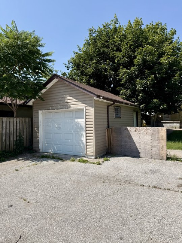 5 Beds 3 Baths House 🚨 INVESTOR & LANDLORD ALERT – DUPLEX OPPORTUNITY IN CENTRAL WINDSOR! 🚨