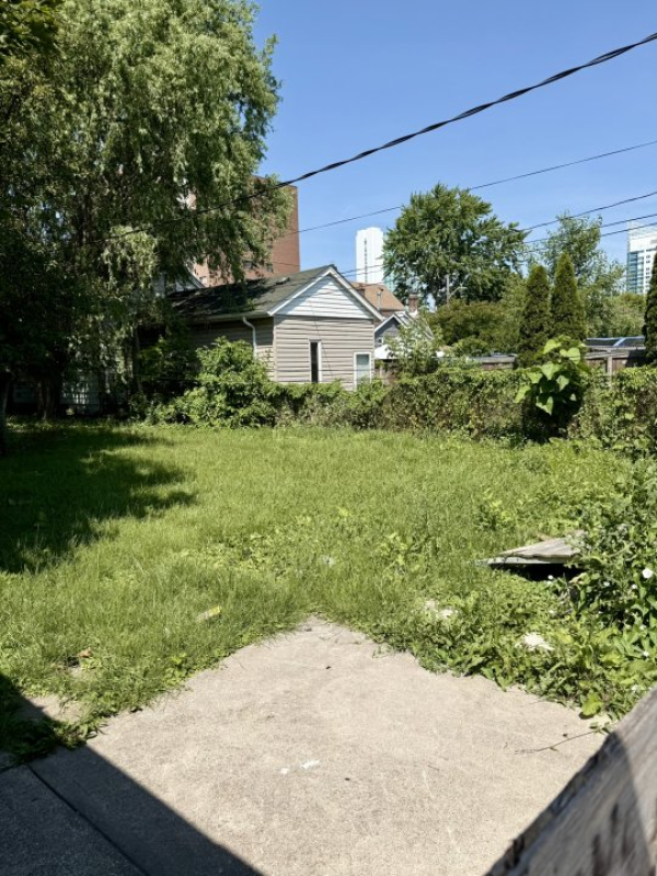 5 Beds 3 Baths House 🚨 INVESTOR & LANDLORD ALERT – DUPLEX OPPORTUNITY IN CENTRAL WINDSOR! 🚨