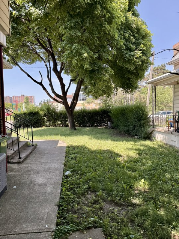 5 Beds 3 Baths House 🚨 INVESTOR & LANDLORD ALERT – DUPLEX OPPORTUNITY IN CENTRAL WINDSOR! 🚨