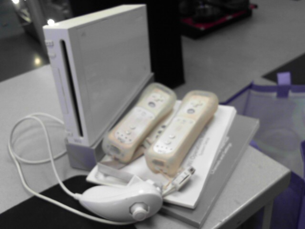 NINTENDO WII CONSOLE RVL-001 Complete with 2x Controllers