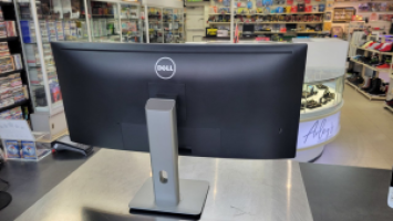 Dell UltraSharp 32" curved monitor