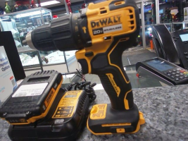 DEWALT 20V BRUSHLESS COMPACT HAMMER DRILL KIT WITH BATTERY AND CHARGER