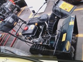 YARDWORKS SNOW THROWER 357CC 2 STAGE